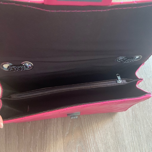 Flap top shoulder bag - Picture 7 of 16